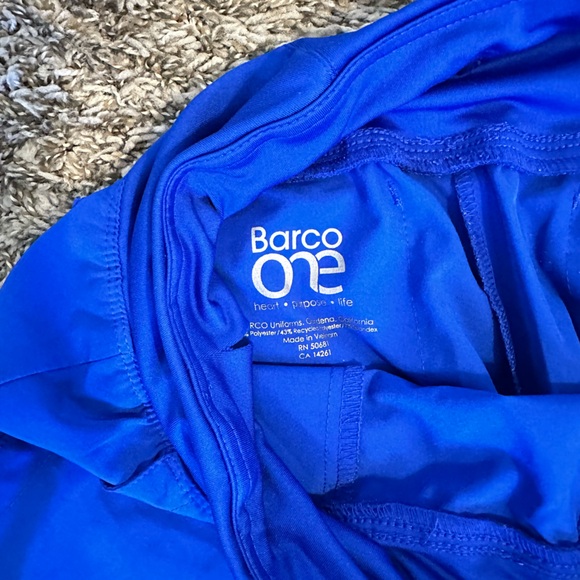 Lightweight Scrubs set - Picture 4 of 9